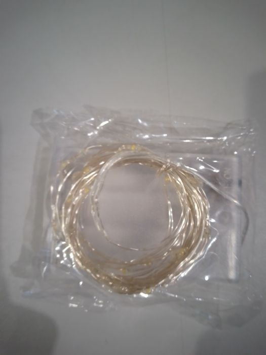 Гірлянда 50 LED ламп працює від батарейок.