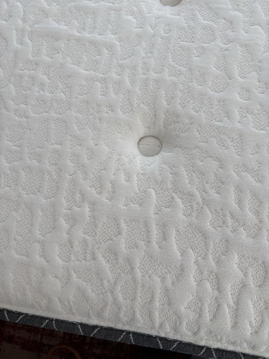 Cama Sommier Reb LIVING (150x190) com cabeceira (MOLAFLEX); colchão Malibu V6 (MOLAFLEX) semi-novos com garantia