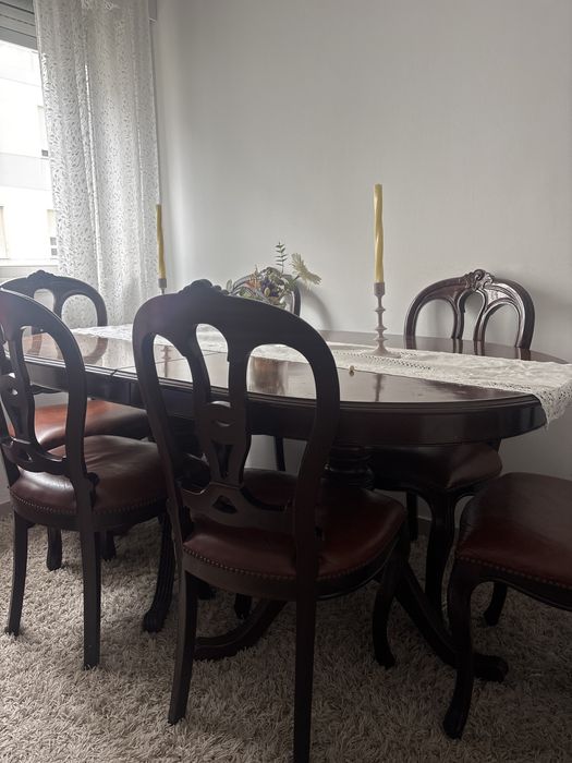 Mesa de madeira + 6 cadeiras