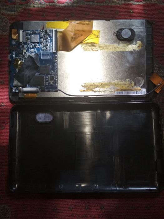 Два планшета Bravis на запчасти