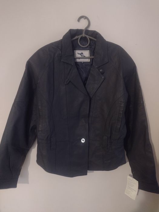 Пропоную чудову шкіряну жіночу курточку