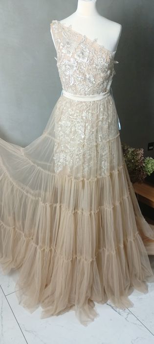 Dwuczęściowa, asymetryczna suknia ślubna