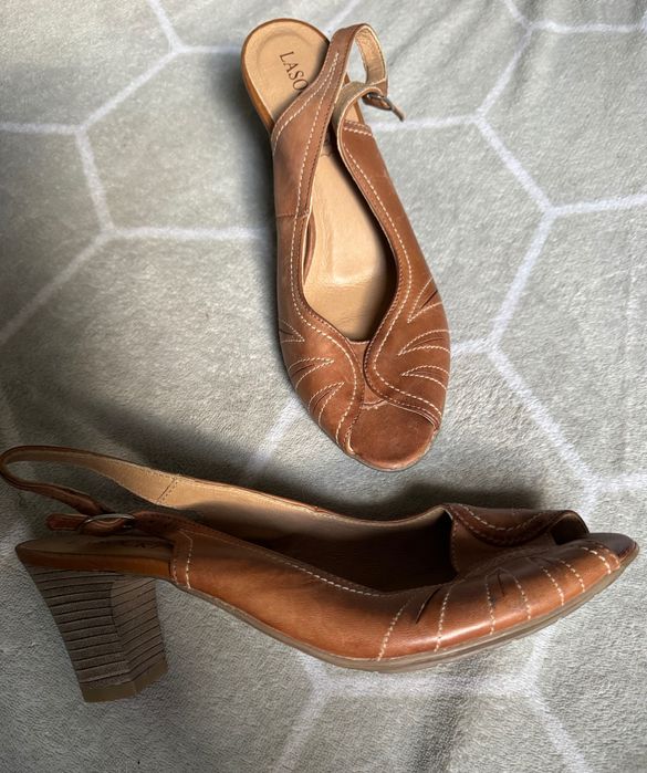 Buty na małym obcasie Lasocki