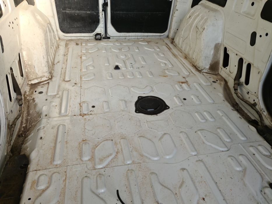 Podłoga pas tylny Fiat Doblo maxi 2016r.
