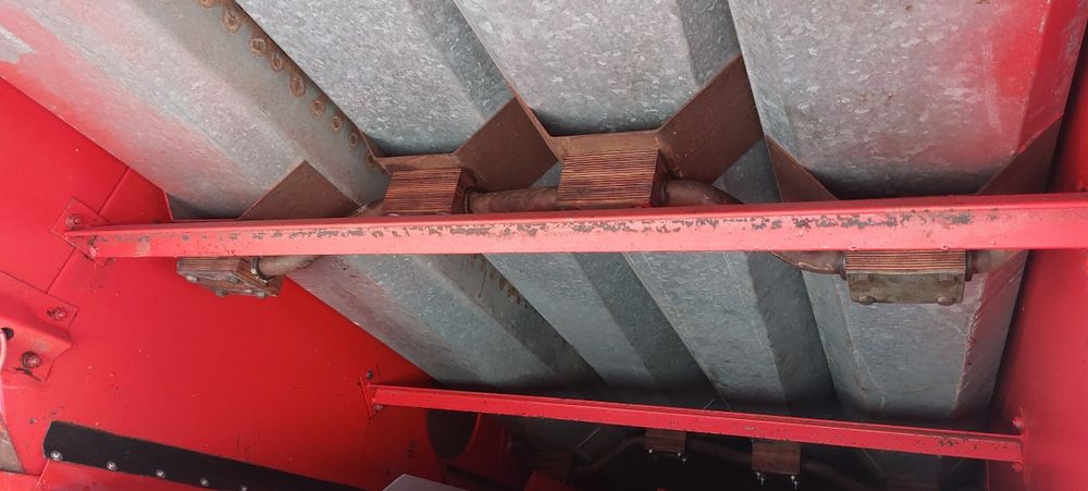 Зернозбиральний комбайн Massey Ferguson 440 3.м