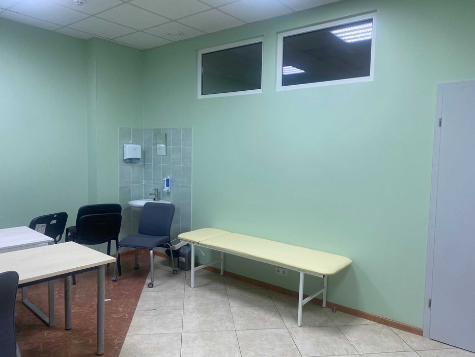 Львівська площа, Фасад, Перший поверх, Клініка, Стоматологія, Аналізи