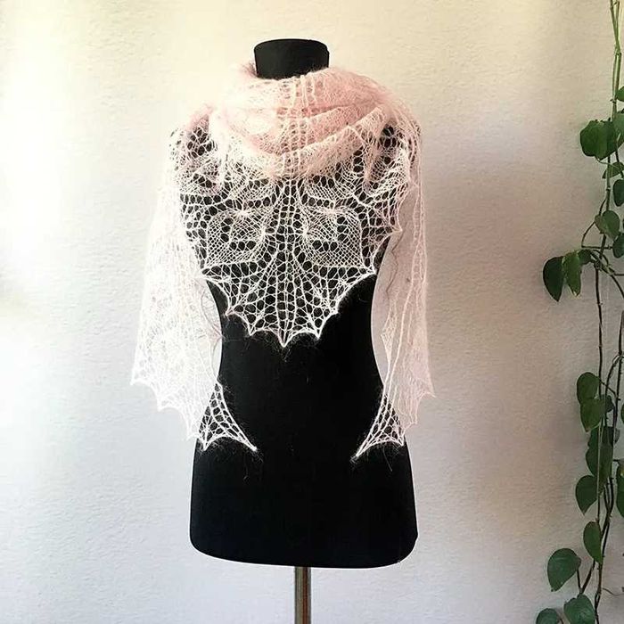 Ніжно-рожева шаль з кід мохеру на шовкові