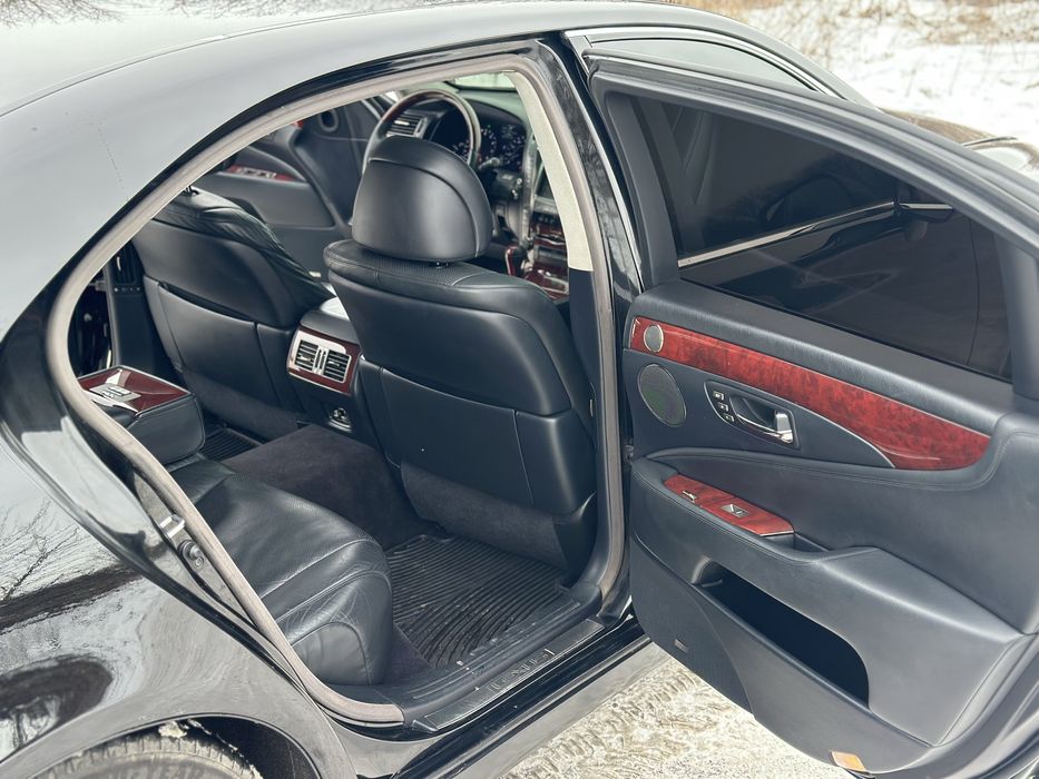 Lexus LS460L 2008 4.6 бензин
