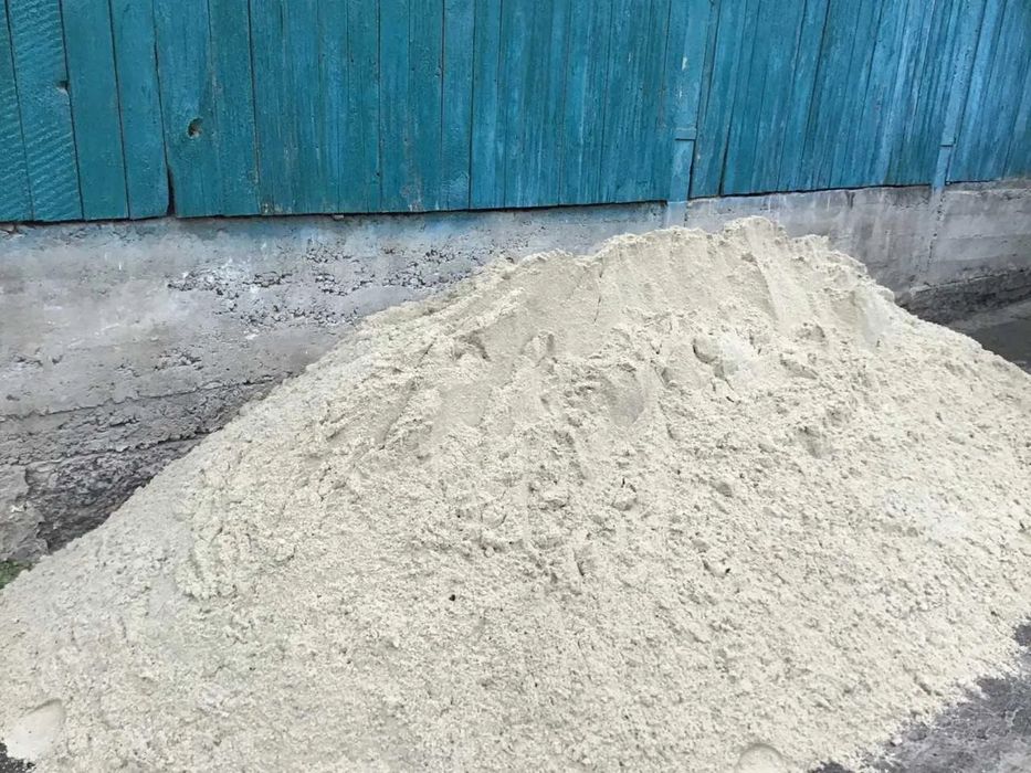Пісок.Щебінь.Відсів.Чернозем.Підсипка( супісок, суглинок)