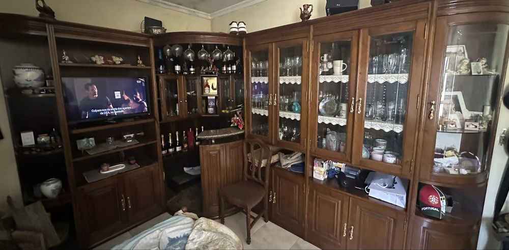 Móvel usado em bom estado emcluindo cristaleira e bar