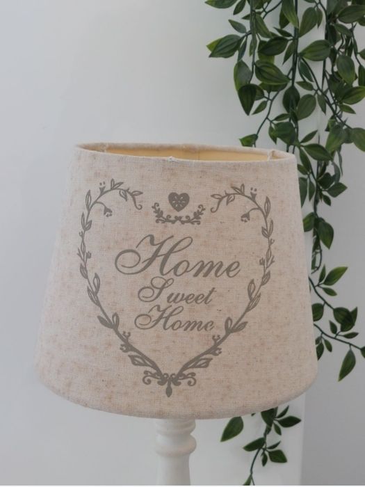 Candeeiro mesinha de cabeceira.