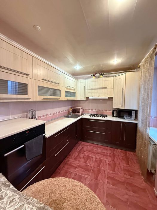 Здам трьохкімнатну квартиру з автономним опаленням