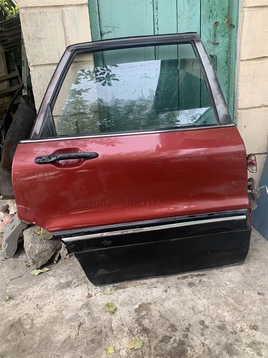 Задні праві двері на mitsubishi galant 6  ( митсубиси галант )