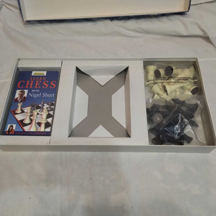 Подарунковий набір - Шахи від Найджела Шорта