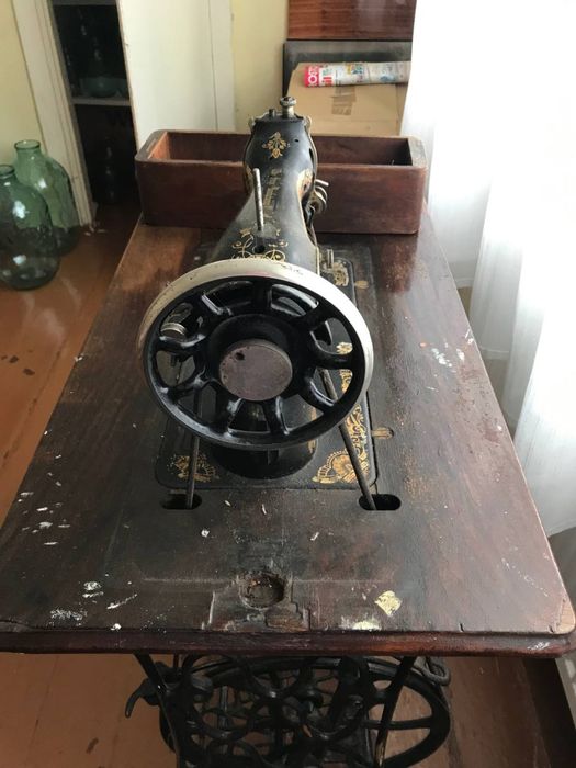 Швейна машинка Singer