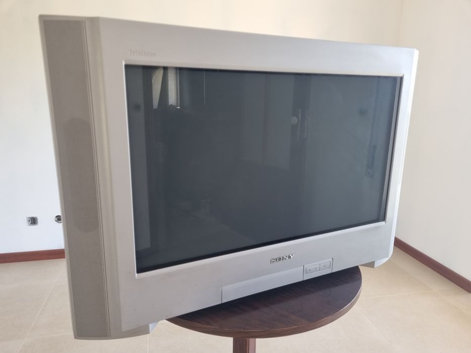 Sony Trinitron KV-28CL11E 28" – Quase sem uso + comando original