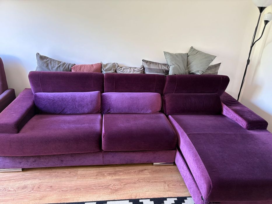 Sofá roxo com chaise longue – 2,70 m