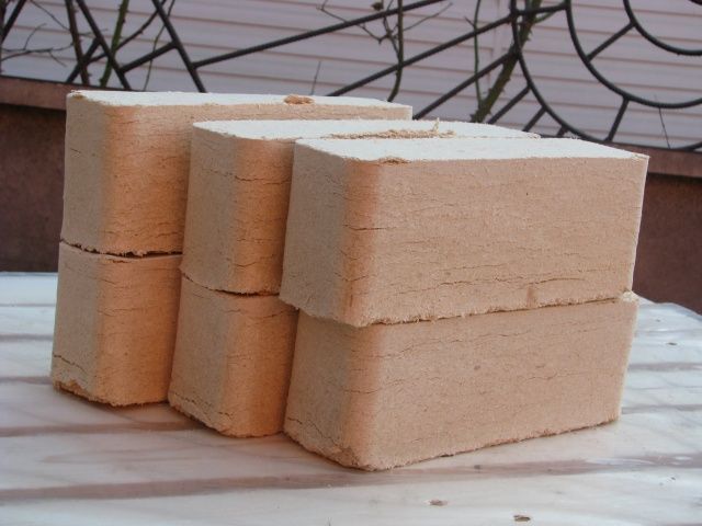 Brykiet drzewny RUF do pieca i kominka