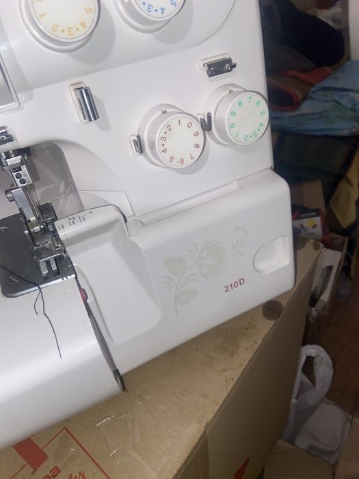 Оверлок на 4 нитиJanome -210D металлический