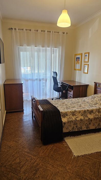 Quarto para arrendar