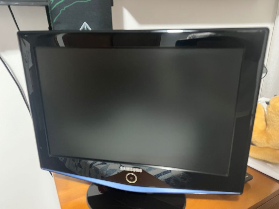 Vendo televisão LCD