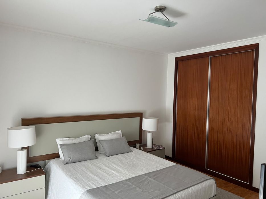 Apartamento T2+1 com varanda e vistas privilegiadas para o Tâmega e Douro