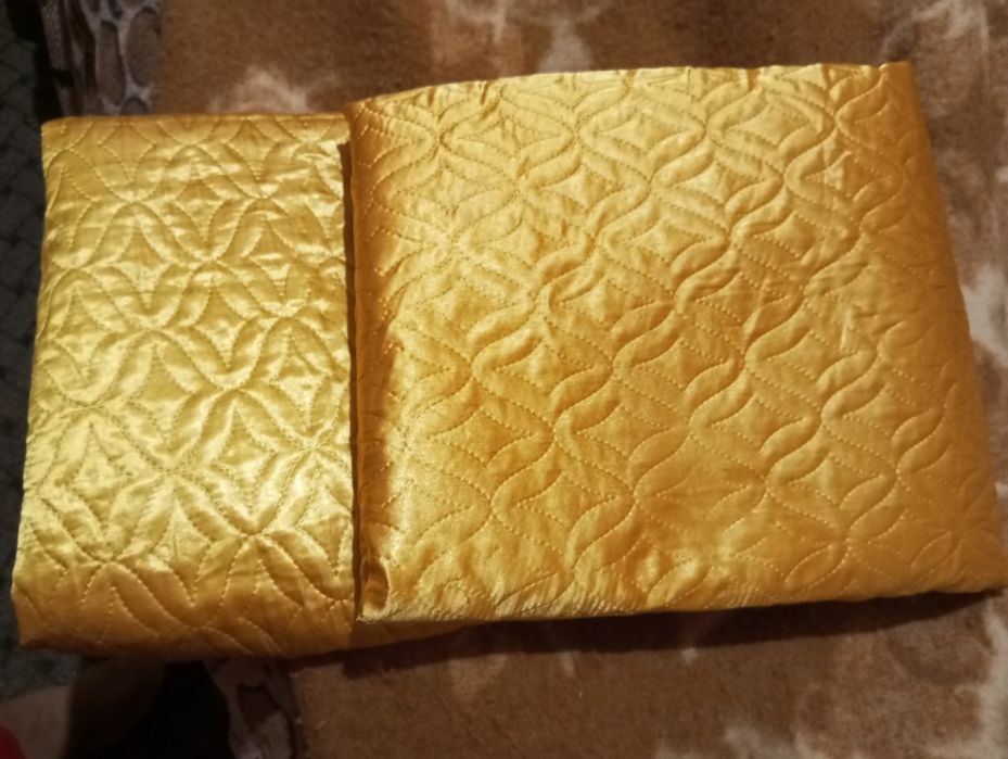 Продам новые атласные покрывала на диван.