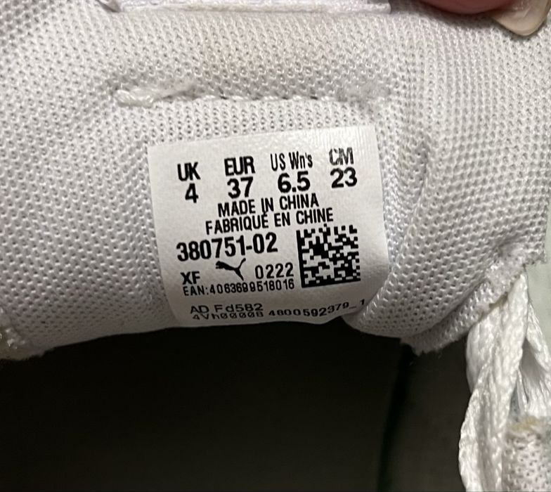 Кросівки Puma.