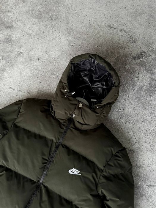 Продам куртки Nike