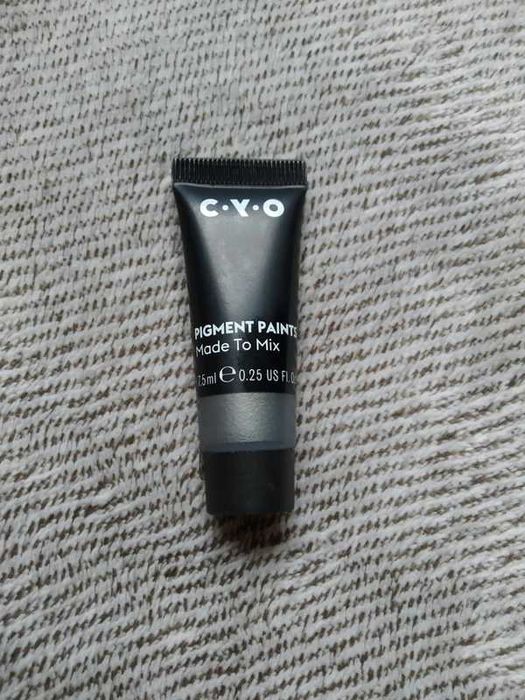 Cień pigment srebrny/szary metaliczny