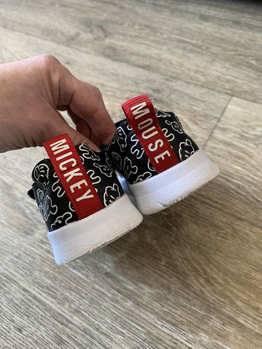 Шкіряні кросівки Clarks р.24 з Міккі Mikkey  кроссовки детские