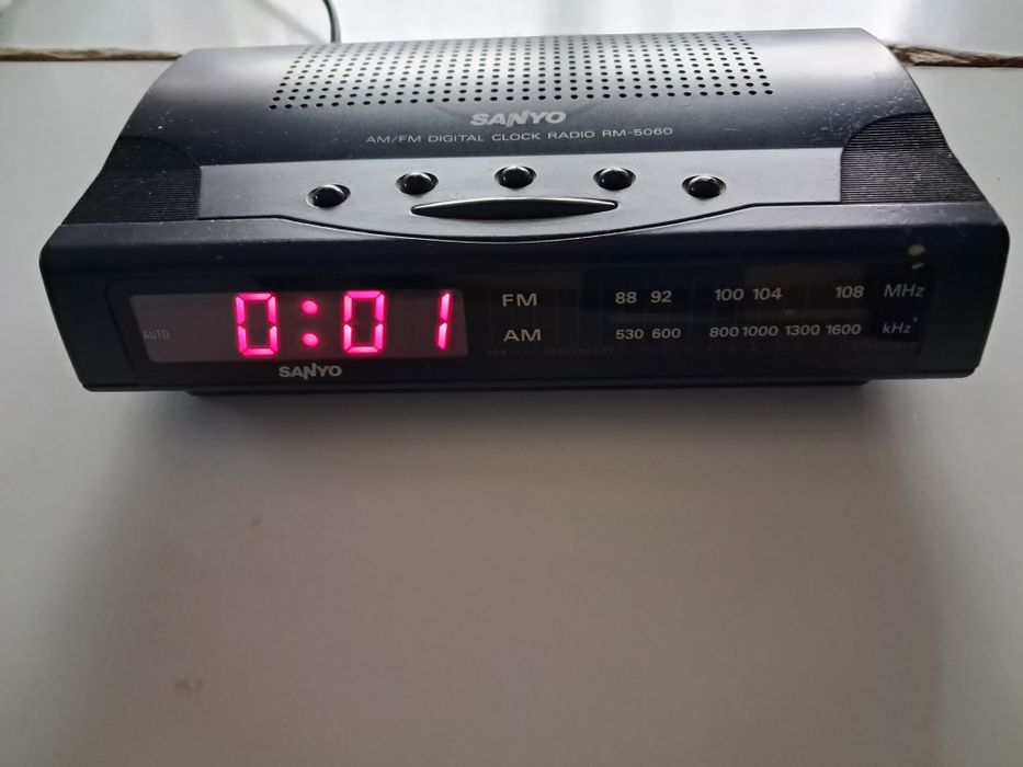 Radio relógio Sanyo