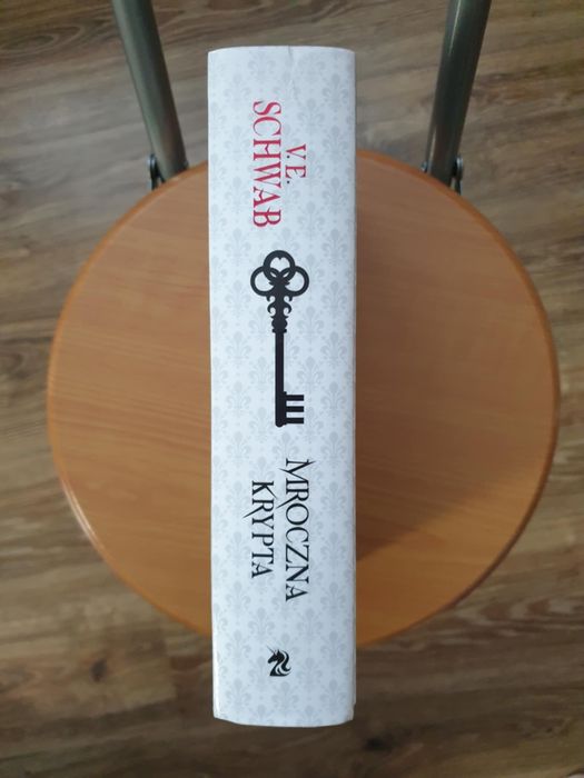 V.E.Schwab Mroczna Krypta