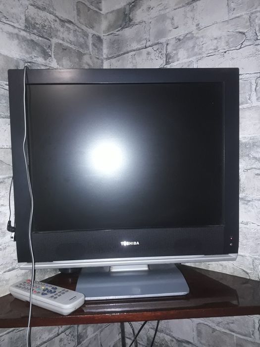 тв    jvc  81см диогональ 32 і тв тошиба 51смд і