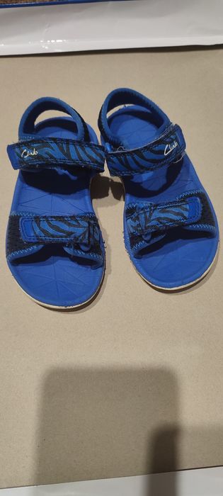 Босоніж для хлопчика