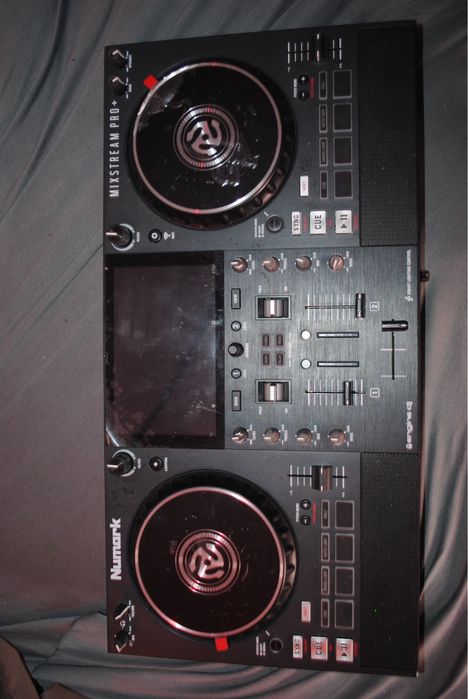 Numark mixstream pro + - excelentes condições (mais mala de transporte à medida)