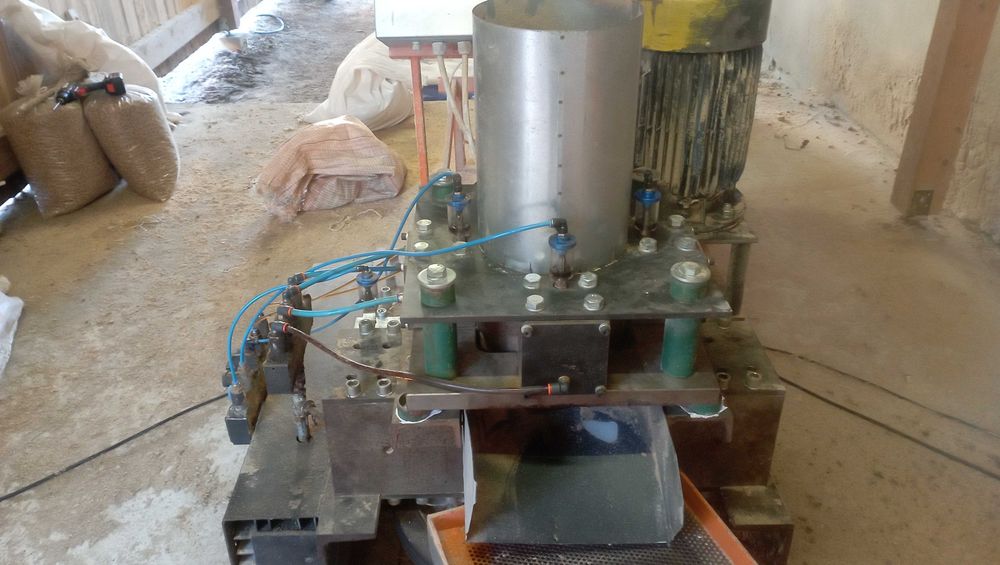 Peleciarka 4 rolkowa z centralnym smarowaniem