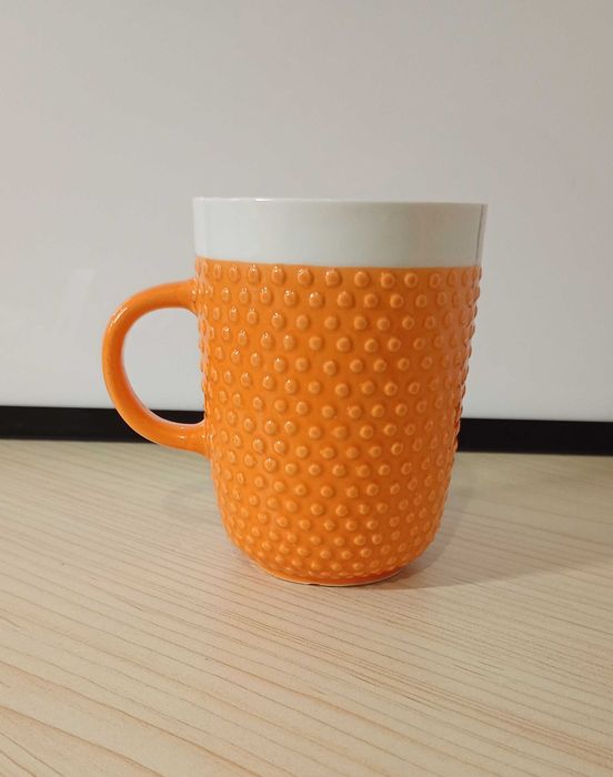 Kubek ceramiczny Home&You Textur, pomarańcz, kropki 3D, 350 ml.