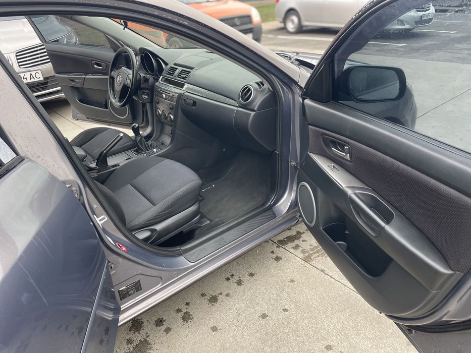 Продам Мазда 3  2.0 дизель