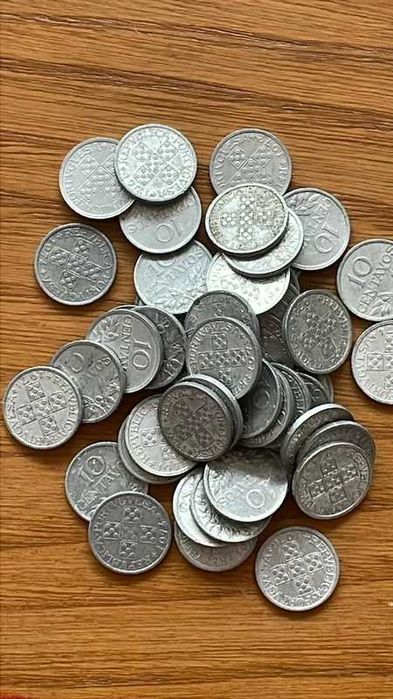 Lote de 50 Moedas Portuguesas de 10 Centavos (Escudos)