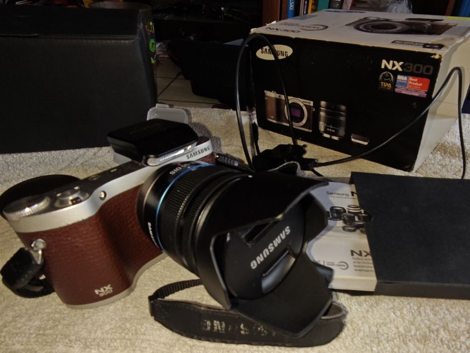 Aparat NX 300 z obiektywem