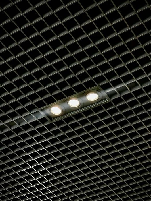 Підвісна стеля Грильято + LED-світильники