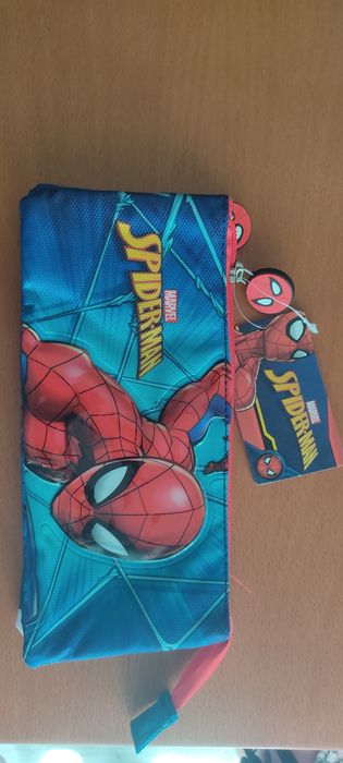 Estojos novos com fecho duplo