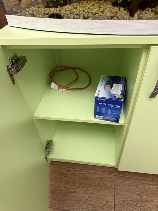 Акваріум з усім приладдям