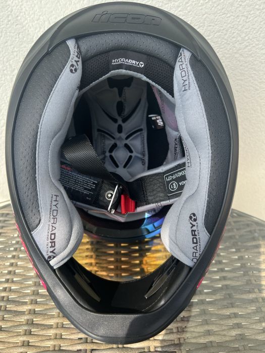 Kask Icon Airmada motocykl hulajnoga r. S 55-56.