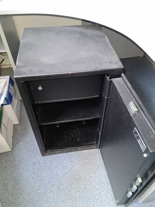 Офісний сейф 43х44х65 с