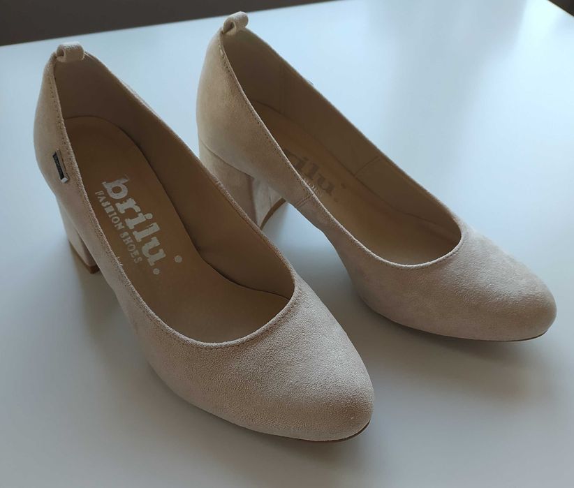 beżowe, zamszowe czółenka roz. 36 Brilu