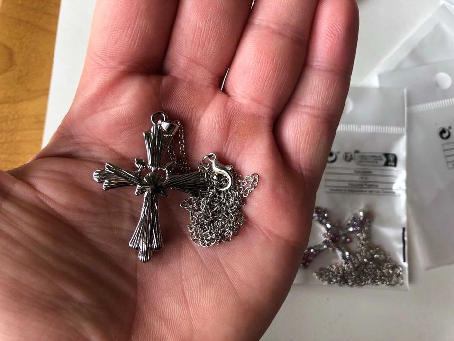 Модні жіночі підвіски з цирконовим хрестиком