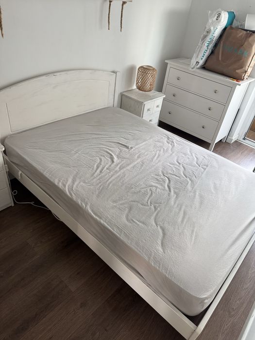 Cama de casal + colchão – 140x195 cm
