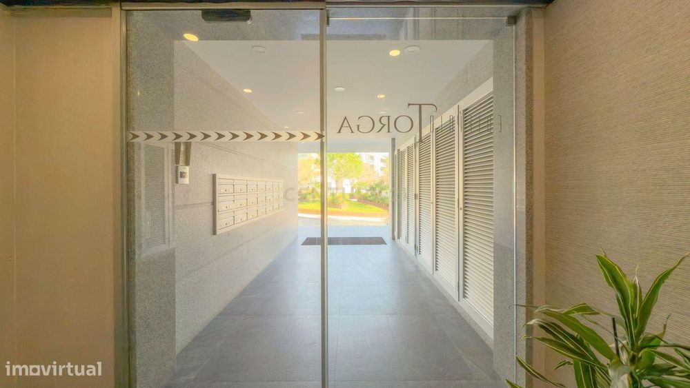 Luxuoso Apartamento T3 com 3 suítes e garagem box de Luxo no Condomíni